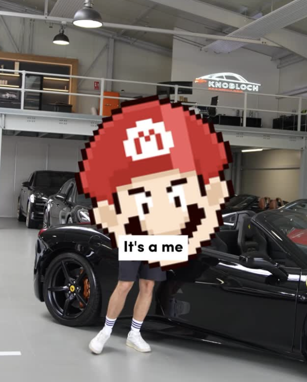Super Mario Emoji auf einem Bild vom Showroom in Appenweier
