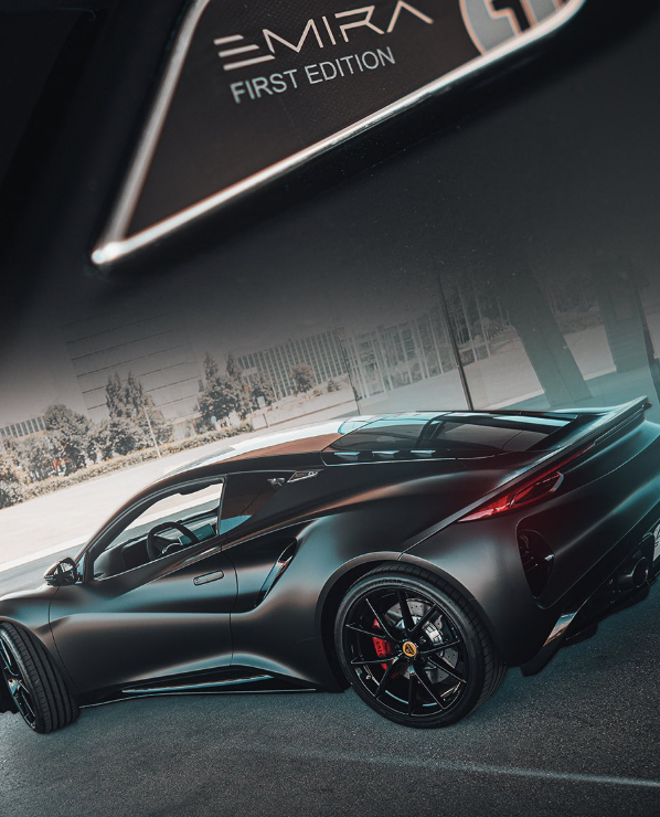 Bild eines Emira First Edition in schwarz matt